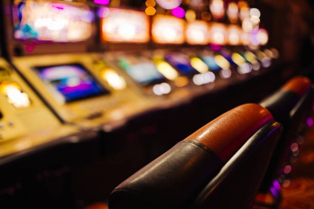to2888 mobile app interface showing live blackjack table and sportsbook navigation